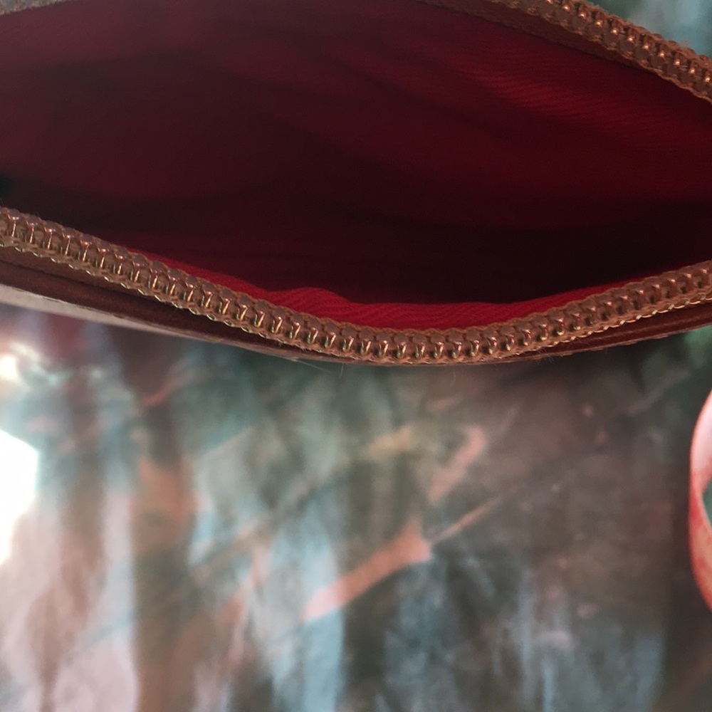 Dooney & Bourke red and creme coin/card holder. - Picture 5 of 7
